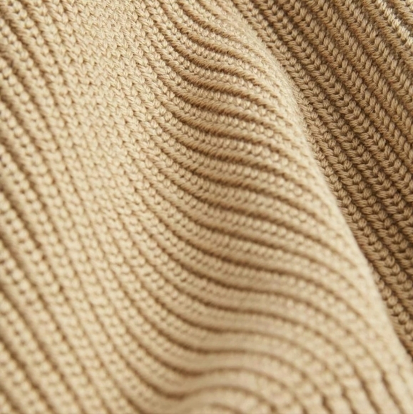 ✨Brand New  TWIST CROP HIGH NECK Knit✨ - Picture 3 of 6